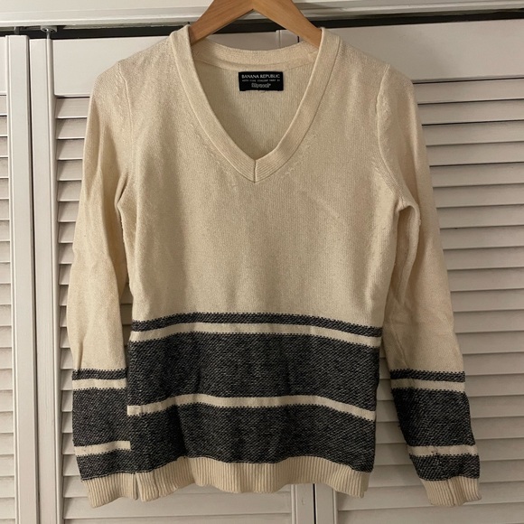 Banana Republic Ivory and Black Sweater S - Picture 1 of 3